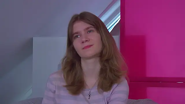 MilaMaelis online show from April 15, 2026, 6:19 am