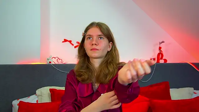 MilaMaelis online show from April 18, 2026, 6:38 am