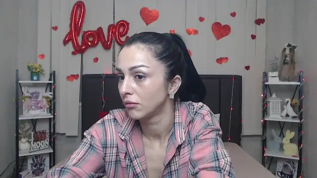 Snapshot of EvaClarkk chatting on April 16, 2026, 5:19 am EvaClarkk online show from April 16, 2026, 5:19 am