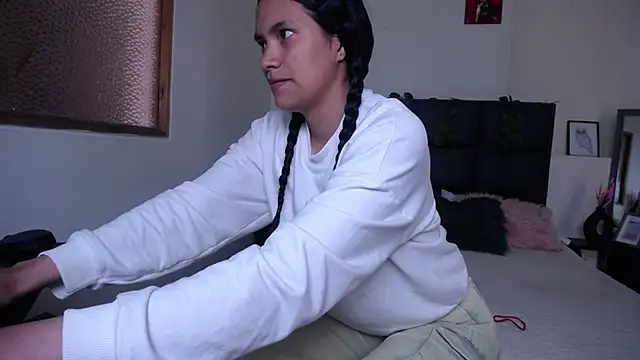 Julieta Parker online show from February 17, 2026, 5:21 pm