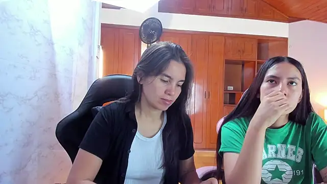 Snapshot of Emily_and_Soffy chatting on February 5, 2026, 12:12 pm Emily and Soffy online show from February 5, 2026, 12:12 pm