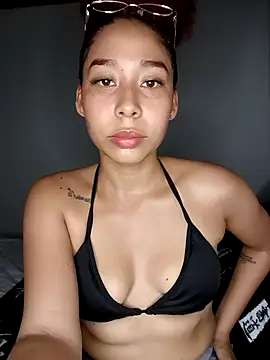 Snapshot of zuleymar chatting on March 13, 2026, 7:30 pm zuleymar online show from March 13, 2026, 7:30 pm