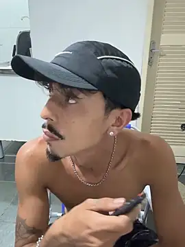 Snapshot of ActingSubunit chatting on February 5, 2026, 2:40 am ActingSubunit online show from February 5, 2026, 2:40 am