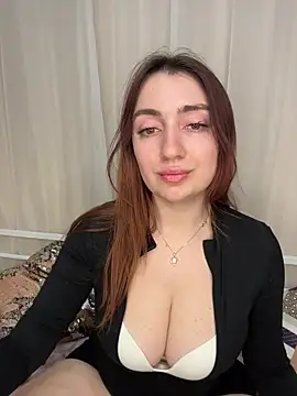 Snapshot of Linnea_ chatting on February 12, 2026, 5:45 pm Linnea online show from February 12, 2026, 5:45 pm