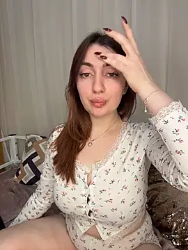 Snapshot of Linnea_ chatting on February 14, 2026, 8:42 pm Linnea online show from February 14, 2026, 8:42 pm