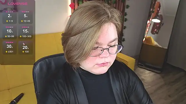 Snapshot of MaryFloree chatting on February 17, 2026, 3:04 am MaryFloree online show from February 17, 2026, 3:04 am