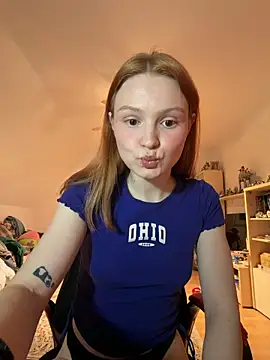 Snapshot of mad_girlygirl chatting on February 14, 2026, 9:48 pm mad girlygirl online show from February 14, 2026, 9:48 pm