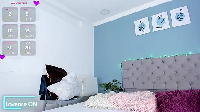 Valentina Rujano online show from April 8, 2026, 2:13 am