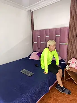 MaxyRyan online show from March 12, 2026, 12:09 pm