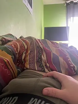 Snapshot of bouillant25ans chatting on April 2, 2026, 8:43 am bouillant25ans online show from April 2, 2026, 8:43 am