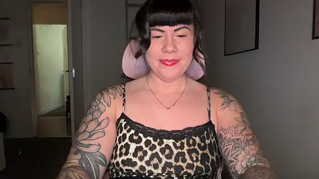 EdenRose online show from April 18, 2026, 8:31 pm