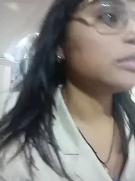 Maggyx online show from March 6, 2026, 1:28 pm