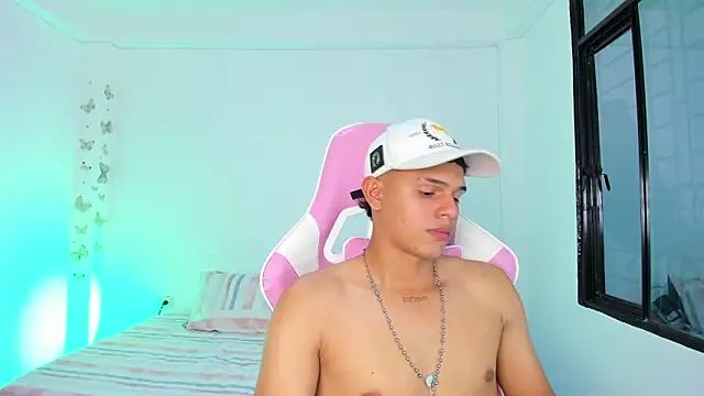 Snapshot of Adrian_Prime_ chatting on February 4, 2026, 6:36 pm Adrian Prime online show from February 4, 2026, 6:36 pm