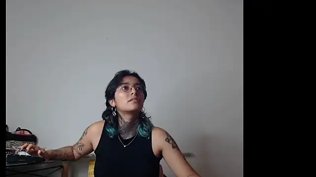 Snapshot of Ivyravens chatting on February 16, 2026, 11:35 pm Ivyravens online show from February 16, 2026, 11:35 pm