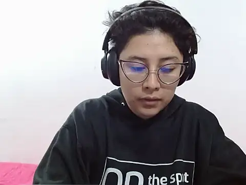 Juliexxxxtasy online show from February 18, 2026, 10:01 am