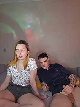 ToxyFoxyy online show from February 9, 2026, 1:42 pm