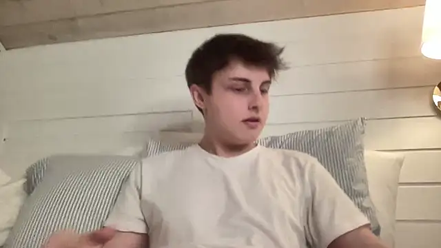 Snapshot of NoahhSkye chatting on February 3, 2026, 10:48 pm NoahhSkye online show from February 3, 2026, 10:48 pm