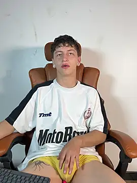 ARON LUXX online show from March 24, 2026, 4:07 pm