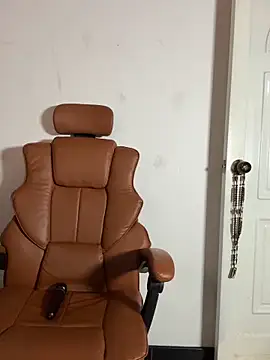 ARON LUXX online show from March 12, 2026, 3:01 am