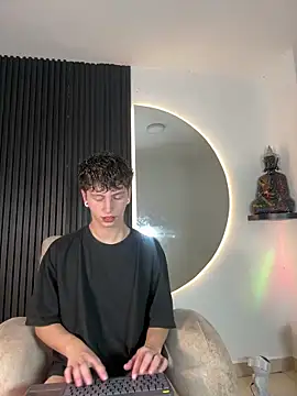 Snapshot of ARON_LUXX chatting on February 14, 2026, 3:07 am ARON LUXX online show from February 14, 2026, 3:07 am