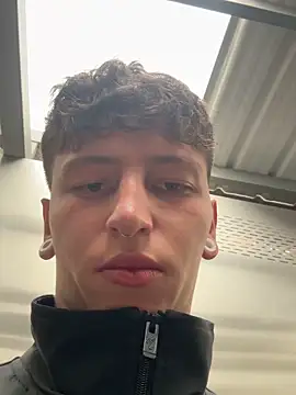 ARON LUXX online show from March 29, 2026, 2:52 pm