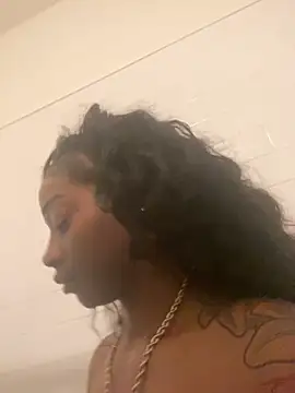 Snapshot of prettybrown9 chatting on February 13, 2026, 1:27 am prettybrown9 online show from February 13, 2026, 1:27 am