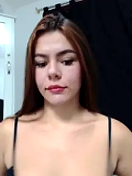 Snapshot of EmiNavarro chatting on July 1, 2026, 7:03 pm EmiNavarro online show from July 1, 2026, 7:03 pm