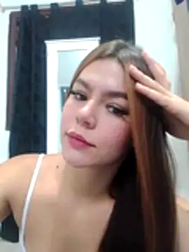 Snapshot of EmiNavarro chatting on July 29, 2026, 9:47 pm EmiNavarro online show from July 29, 2026, 9:47 pm