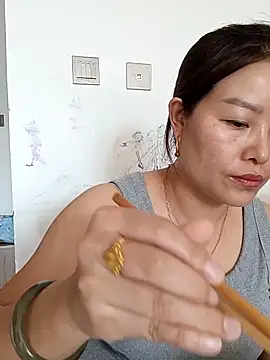 Jennie dogy online show from April 7, 2026, 12:56 am