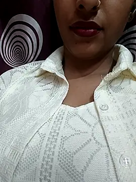 komalsharma99 online show from April 26, 2026, 1:08 pm