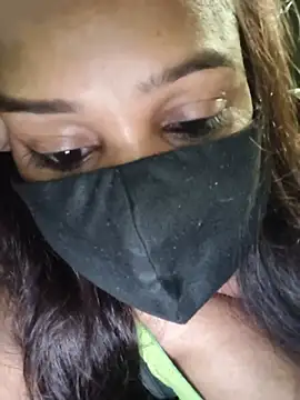V-Hot-Suity online show from June 3, 2026, 11:42 pm