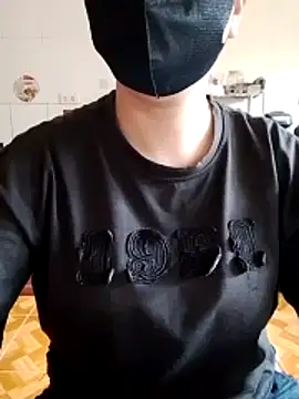 LiilyZi online show from April 9, 2026, 7:03 am