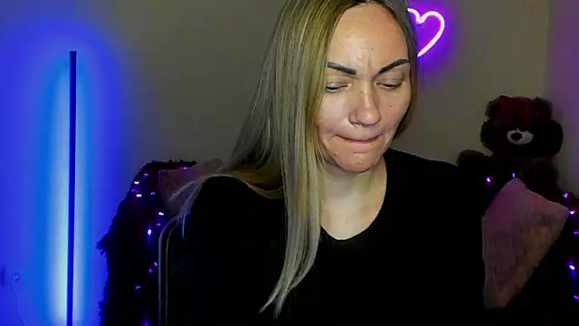 Snapshot of BlondMikey22 chatting on April 19, 2026, 6:21 pm BlondMikey22 online show from April 19, 2026, 6:21 pm