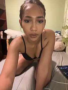 Snapshot of lyla_luv chatting on February 10, 2026, 11:53 am lyla luv online show from February 10, 2026, 11:53 am