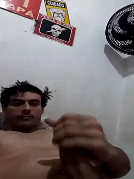 henriquefc2712 online show from April 7, 2026, 9:38 pm