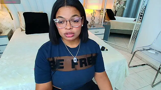 Snapshot of YazminJenner chatting on April 24, 2026, 5:09 am YazminJenner online show from April 24, 2026, 5:09 am