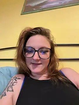 ViviLuu online show from April 10, 2026, 4:25 pm