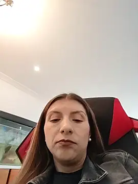 Snapshot of EloiseClairmont chatting on February 12, 2026, 6:51 pm EloiseClairmont online show from February 12, 2026, 6:51 pm