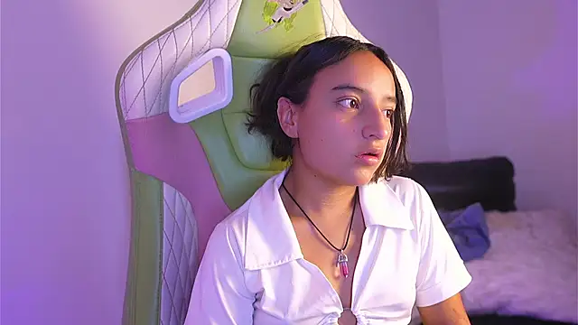  emily jonexs online show from May 28, 2026, 4:24 pm