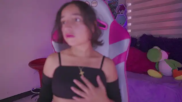  emily jonexs online show from March 15, 2026, 4:03 pm