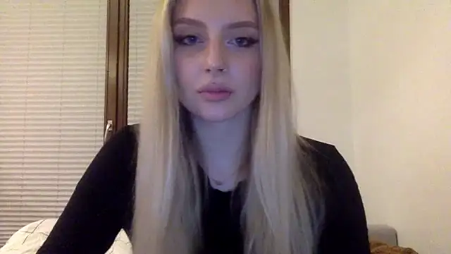 Snapshot of MayaWetDream chatting on May 14, 2026, 8:17 pm MayaWetDream online show from May 14, 2026, 8:17 pm