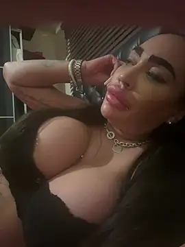 Snapshot of Lovermolls chatting on February 20, 2026, 1:57 am Lovermolls online show from February 20, 2026, 1:57 am