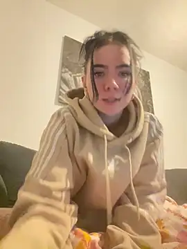 Snapshot of zoeelovee chatting on February 22, 2026, 6:09 pm zoeelovee online show from February 22, 2026, 6:09 pm