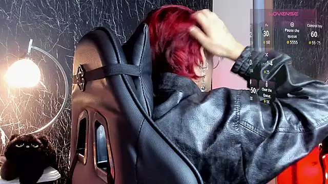 YuuMiko online show from April 7, 2026, 12:07 pm