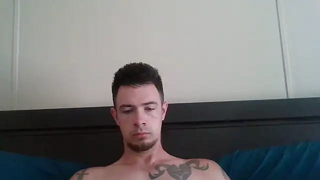 midnightsinz online show from April 29, 2026, 4:44 pm