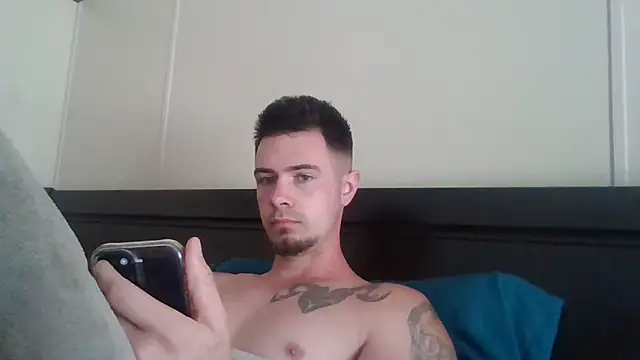 midnightsinz online show from May 4, 2026, 4:43 pm
