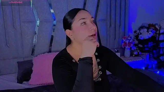 Grecia Valmont online show from February 27, 2026, 7:14 pm