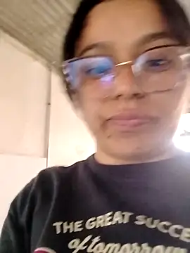 Snapshot of Jenni002_- chatting on February 13, 2026, 9:15 pm Jenni002 - online show from February 13, 2026, 9:15 pm