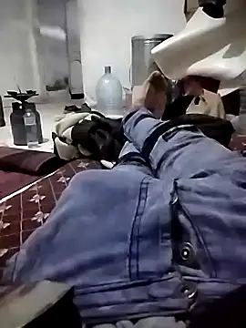 Snapshot of UnsureSlide chatting on April 16, 2026, 1:28 am UnsureSlide online show from April 16, 2026, 1:28 am