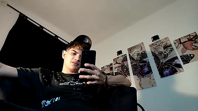 Snapshot of Jesshot_bigcock20cm chatting on April 21, 2026, 2:14 am Jesshot bigcock20cm online show from April 21, 2026, 2:14 am